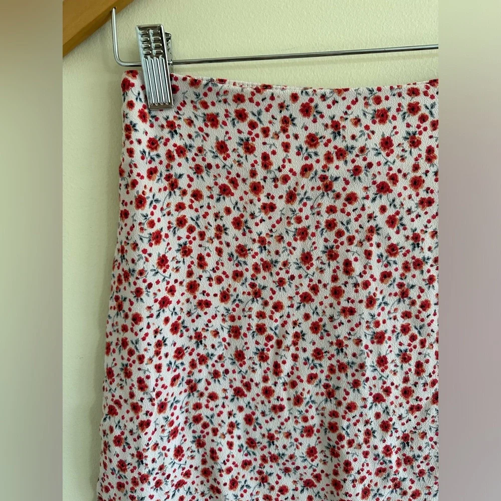 Brandy Melville | Floral Mini Skirt, Size XS/S ✨ - Picture 4 of 9